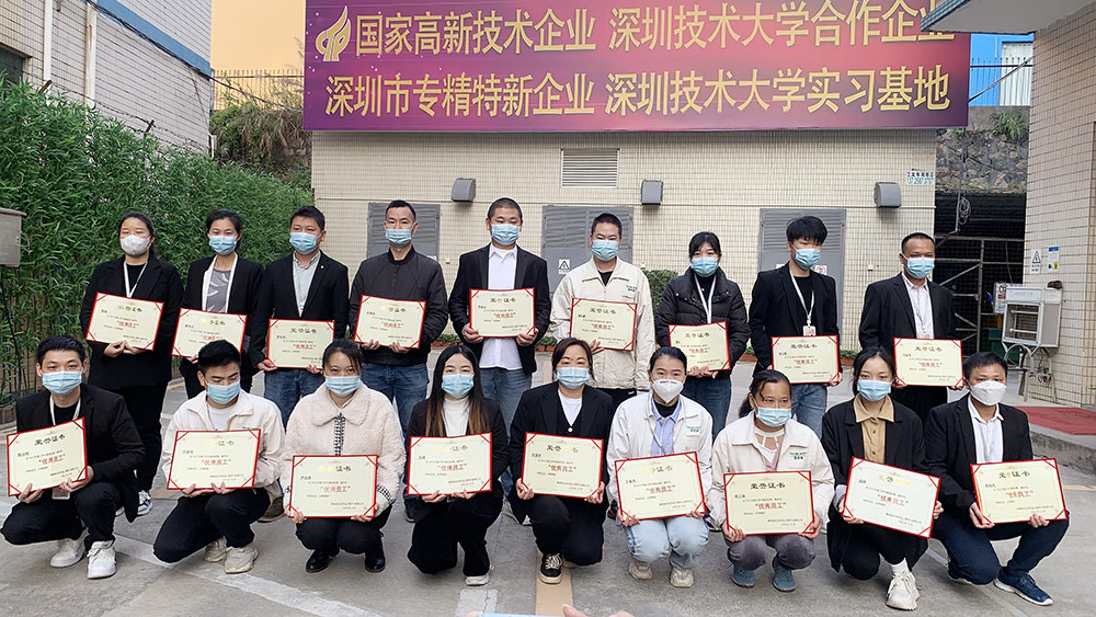 雅香麗化妝用品（深圳）有限公司預祝大家度過一個平安祥和、喜慶歡樂的元旦假期！