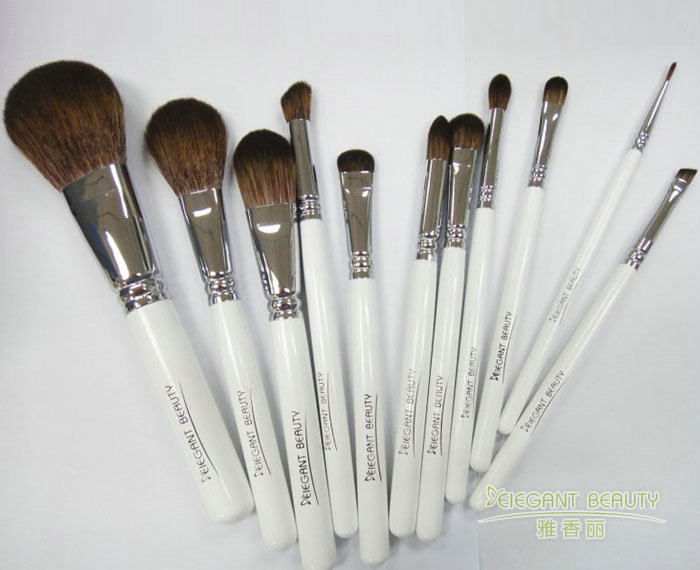 定制化妝刷套裝時，如何確定刷子的數(shù)量和種類？