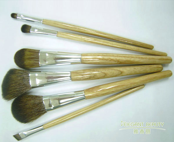 新手必看！化妝刷套裝全解析：從選刷到上妝一步到位