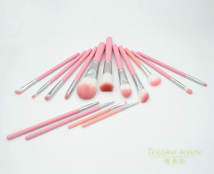 從平價到高端，化妝刷套裝性價比大比拼！